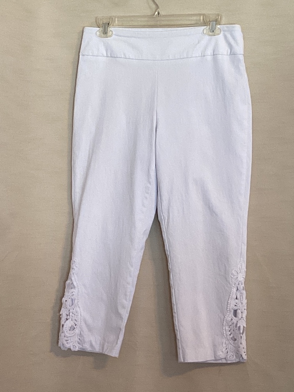 Women’s White Stretch Capri Pants - Picture 2 of 6